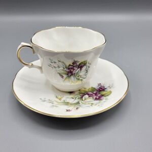 Vintage Queens Bone China Teacup & Saucer Set Floral Design Gold Trim England